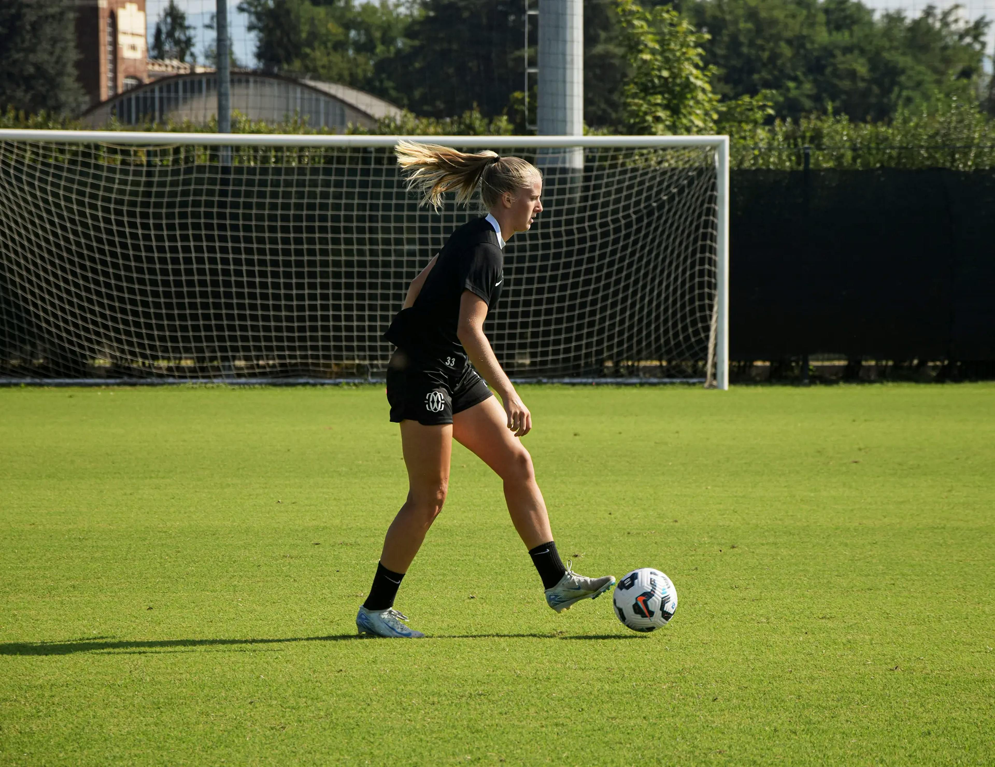 F.C. Como Women player training