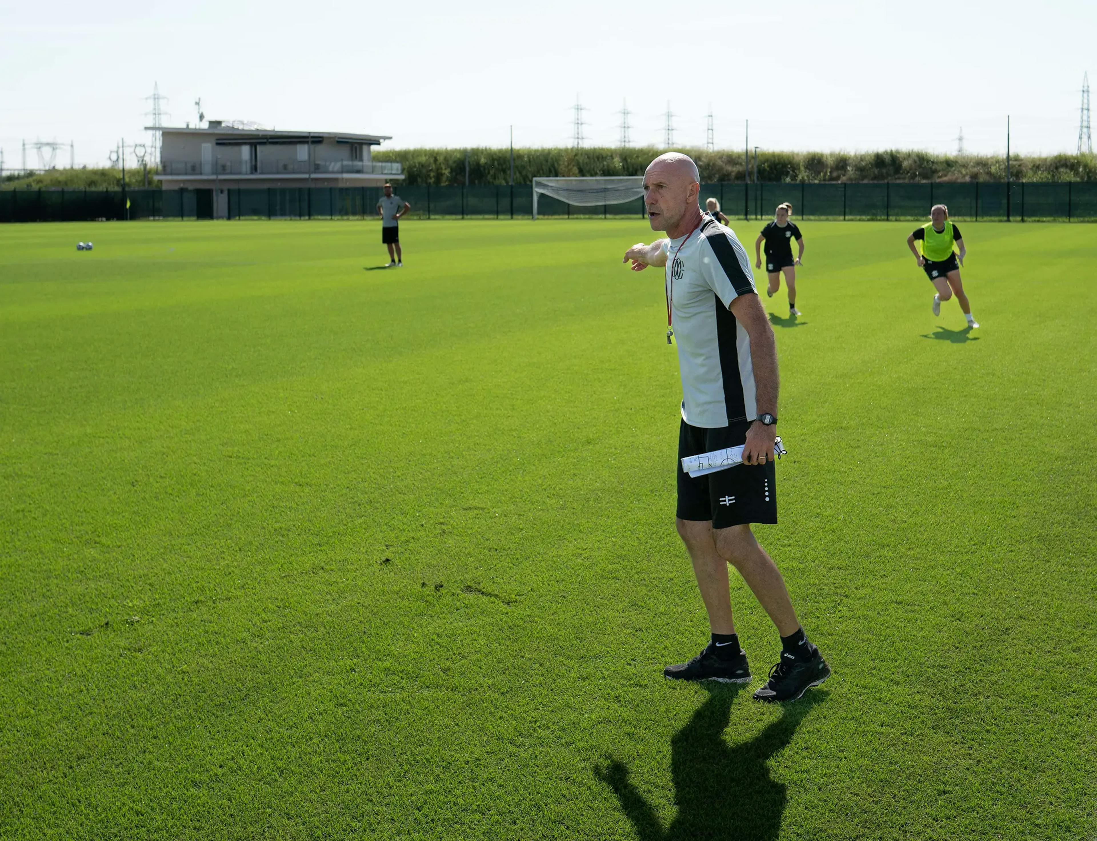 Photo of Stefano coaching the team