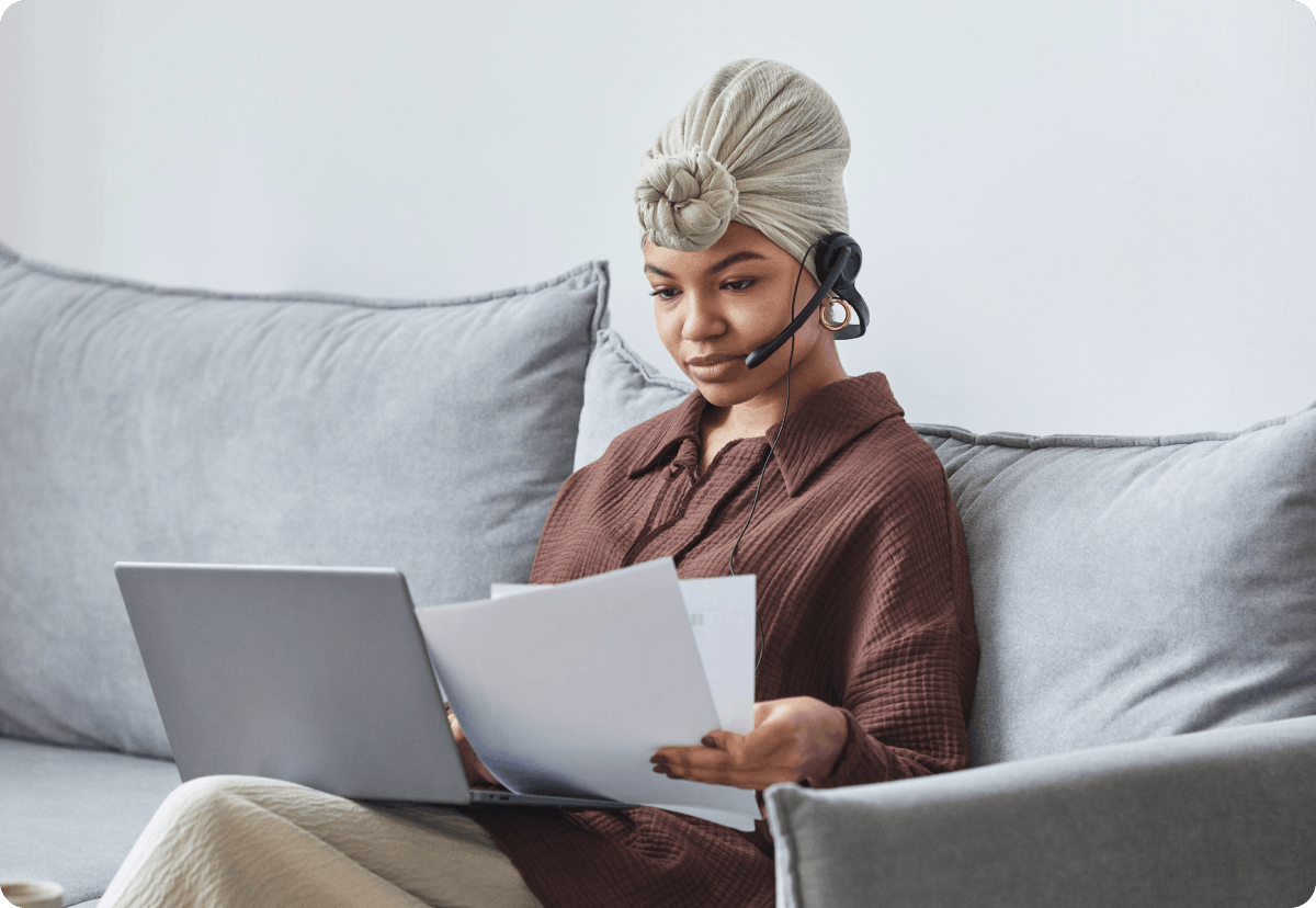 woman on the couch with laptop