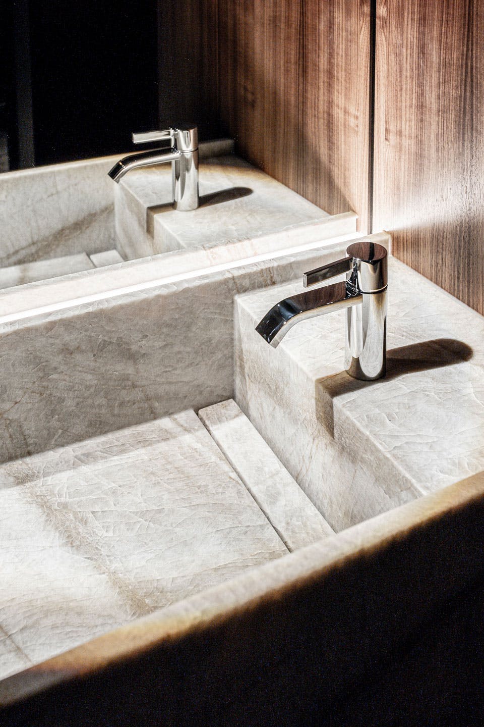 Naturstein-Waschtisch aus geledertem Taj Mahal