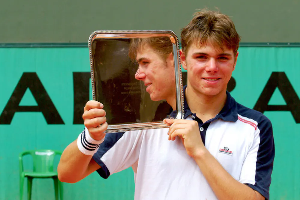 Stan Wawrinka vainqueur junior Roland-Garros 2003 boy's junior champ. Stan Wawrinka vainqueur junior Roland-Garros 2003 boy's junior champ.