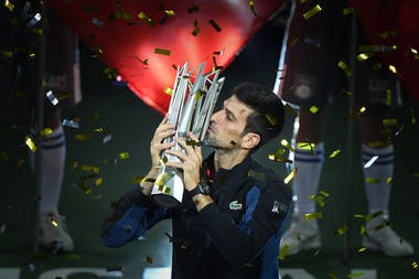 Novak Djokovic lifts the trophy at the 2018 Shanghai Masters 1000.