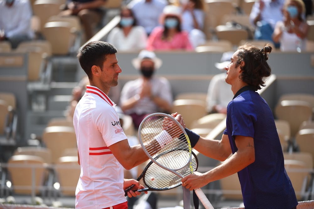 Novak Djokovic sofre, mas vence de virada Lorenzo Museti em Roland Garros -  Portal Ternura FM