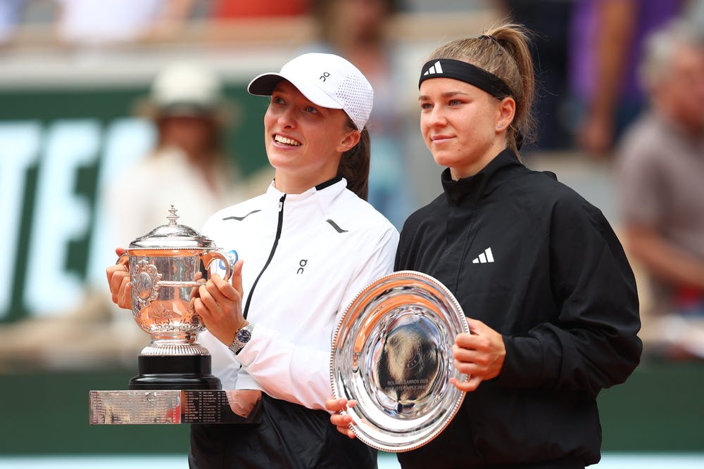Iga Swiatek, Karolina Muchova, Roland-Garros 2023, final, trophy ceremony