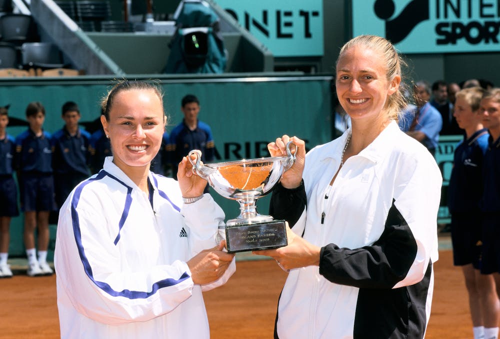 Martina Hingis & Mary Pierce after the double final at Roland-Garros 2000