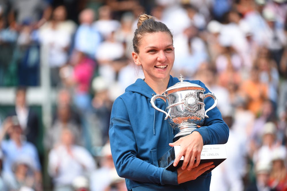 Simona Halep lors de la remise du trophée en 2018