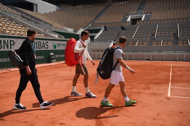 Roger Federer arrives for practice