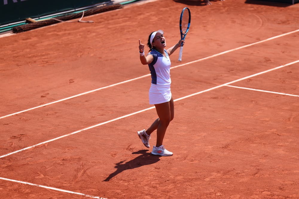 Lucciana Perez Alarcon, girls' singles, third round, Roland-Garros 2023