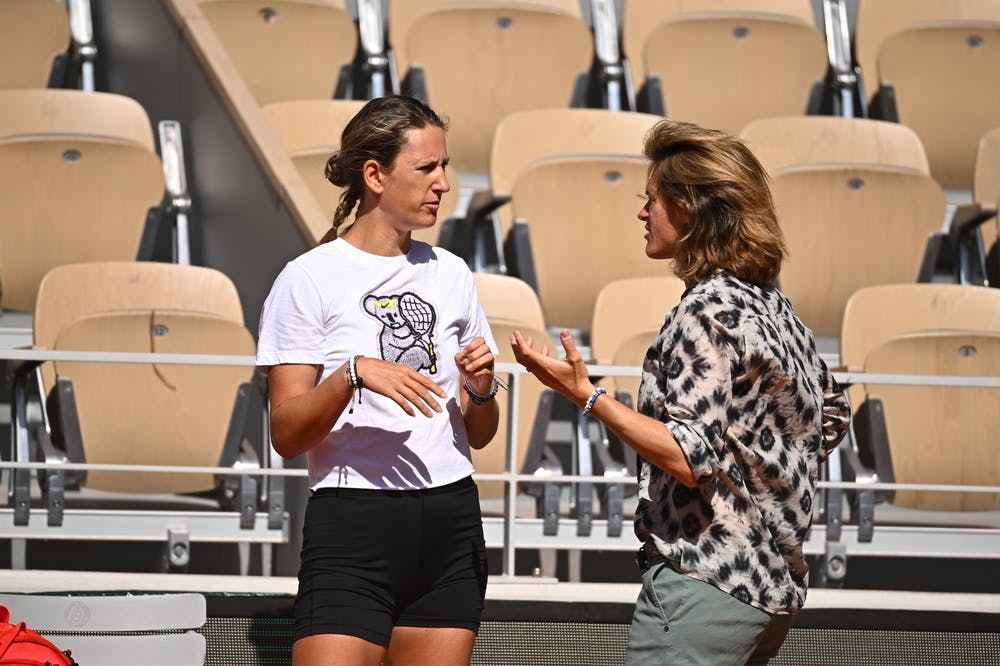 Victoria Azarenka, Amélie Mauresmo, practice, Roland-Garros 2022