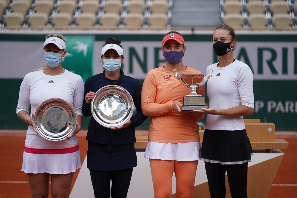  Desirae Krawczyk, Alexa Guarachi, Kristina Mladenovic, Timea Babos, Roland-Garros 2020, trophées, finale double féminin