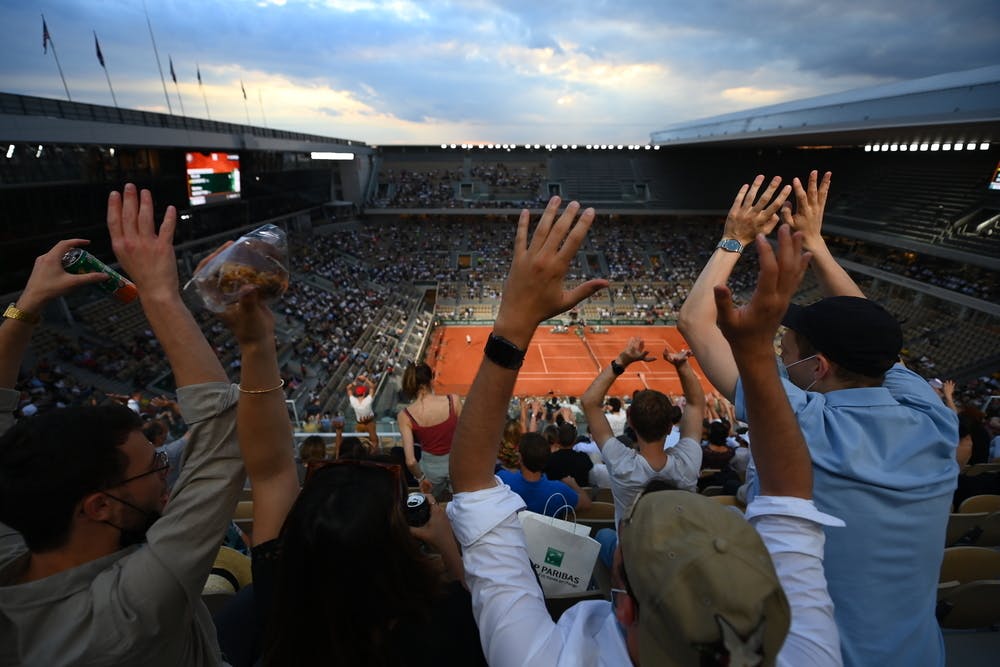 Fans, Djokovic, Berrettini, Roland Garros 2021, night session, quarter-final