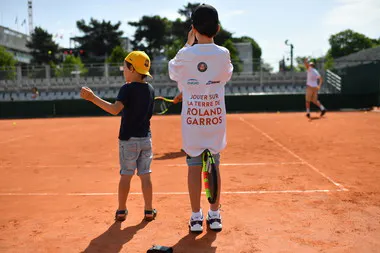 Jouer sur la terre de Roland-Garros 2018.