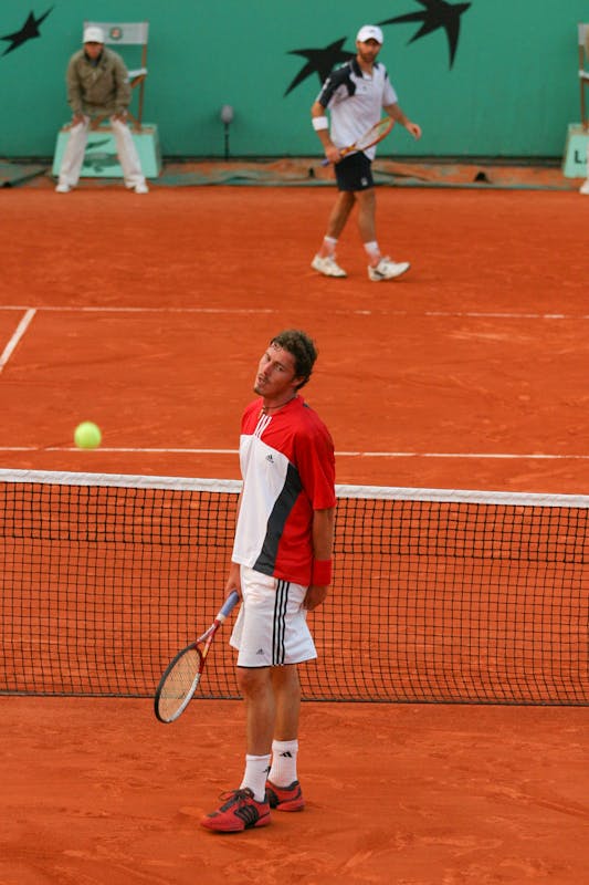Safin against Mantilla during second round at RG 2004