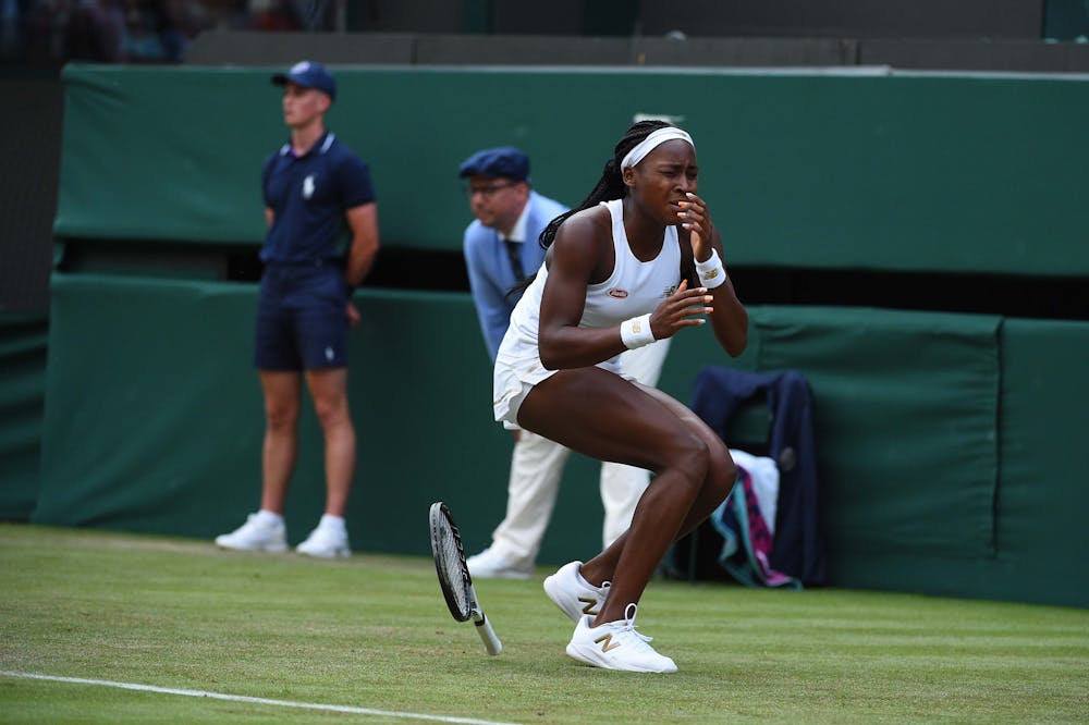 Cori Gauff falling on the ground as she realizes she has juste defeated Venus Williams Wimbledon 2019