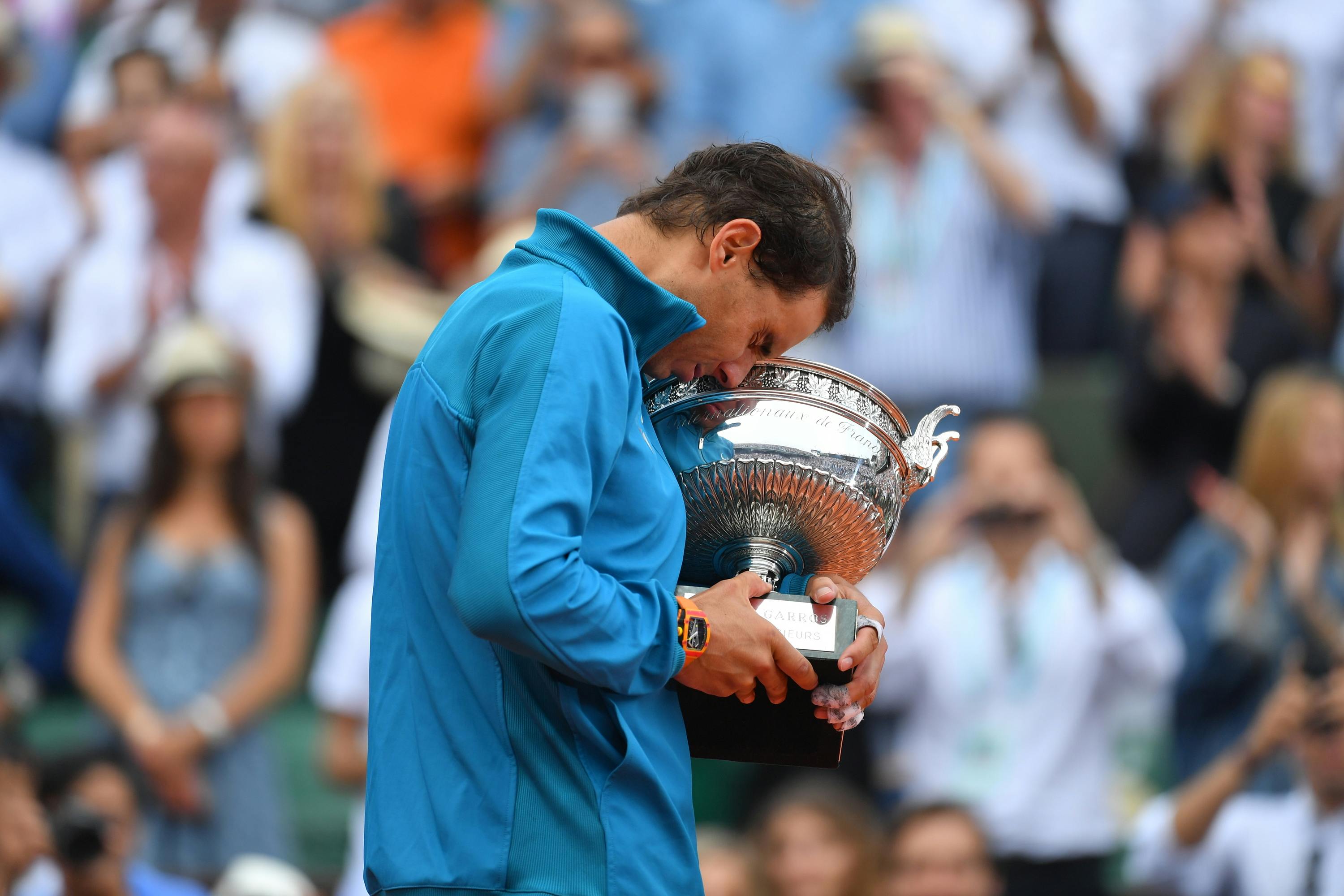 Rafael Nadal holding tight the Coupe des Mousquetaires during Roland-Garros 2018
