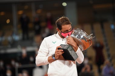 Rafael Nadal kissing his Roland-Garros 2020 trophy