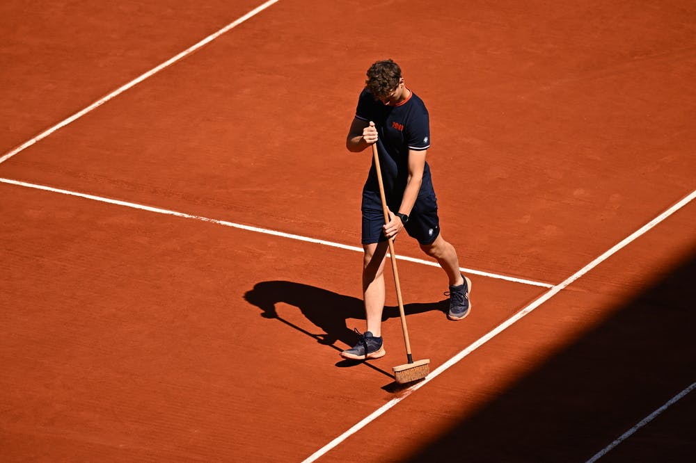 Court sweeper, balai, entretien, Roland-Garros 2023