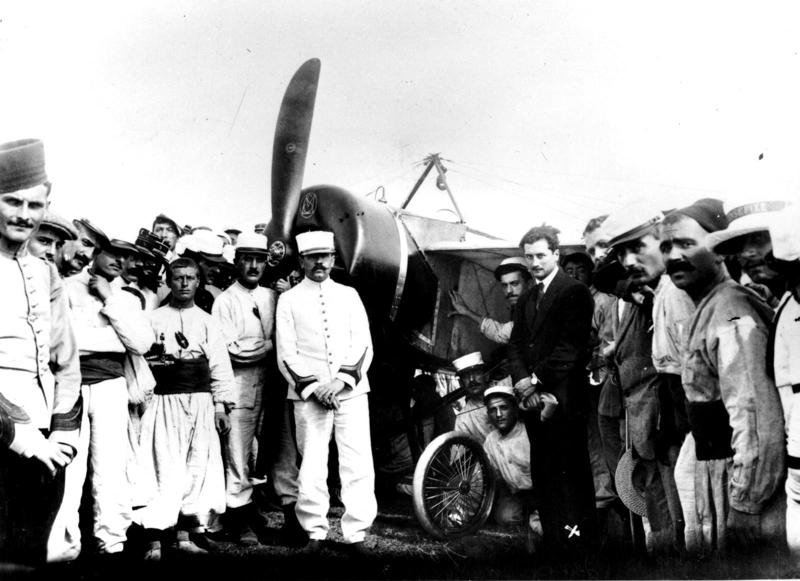 Arrivée Roland Garros à Bizerte traversée de la Méditerranée 1913.