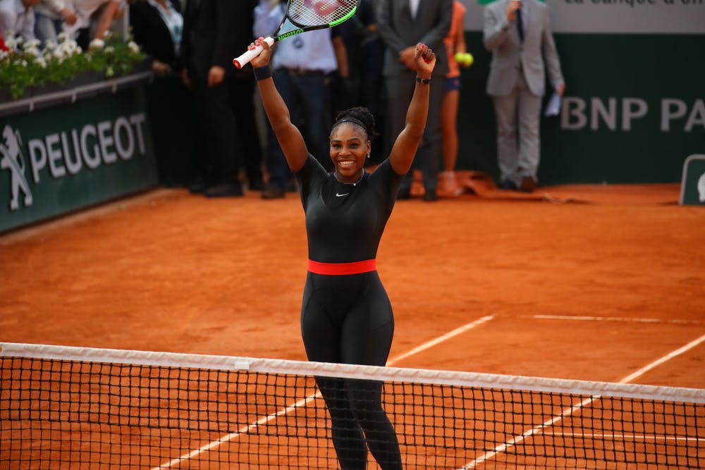 Serena breezes into fourth round - Roland-Garros - The ...