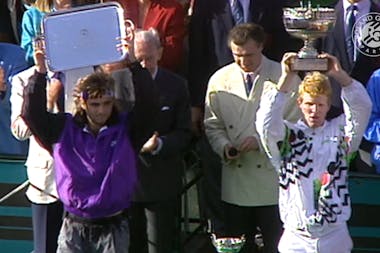 Andre Agassi and Jim Courier during the trophy ceremony at Roland-Garros 1991