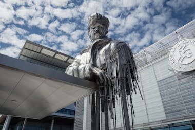 Roland Garros statue