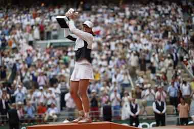 Iga Swiatek, Roland-Garros 2023, final, trophy