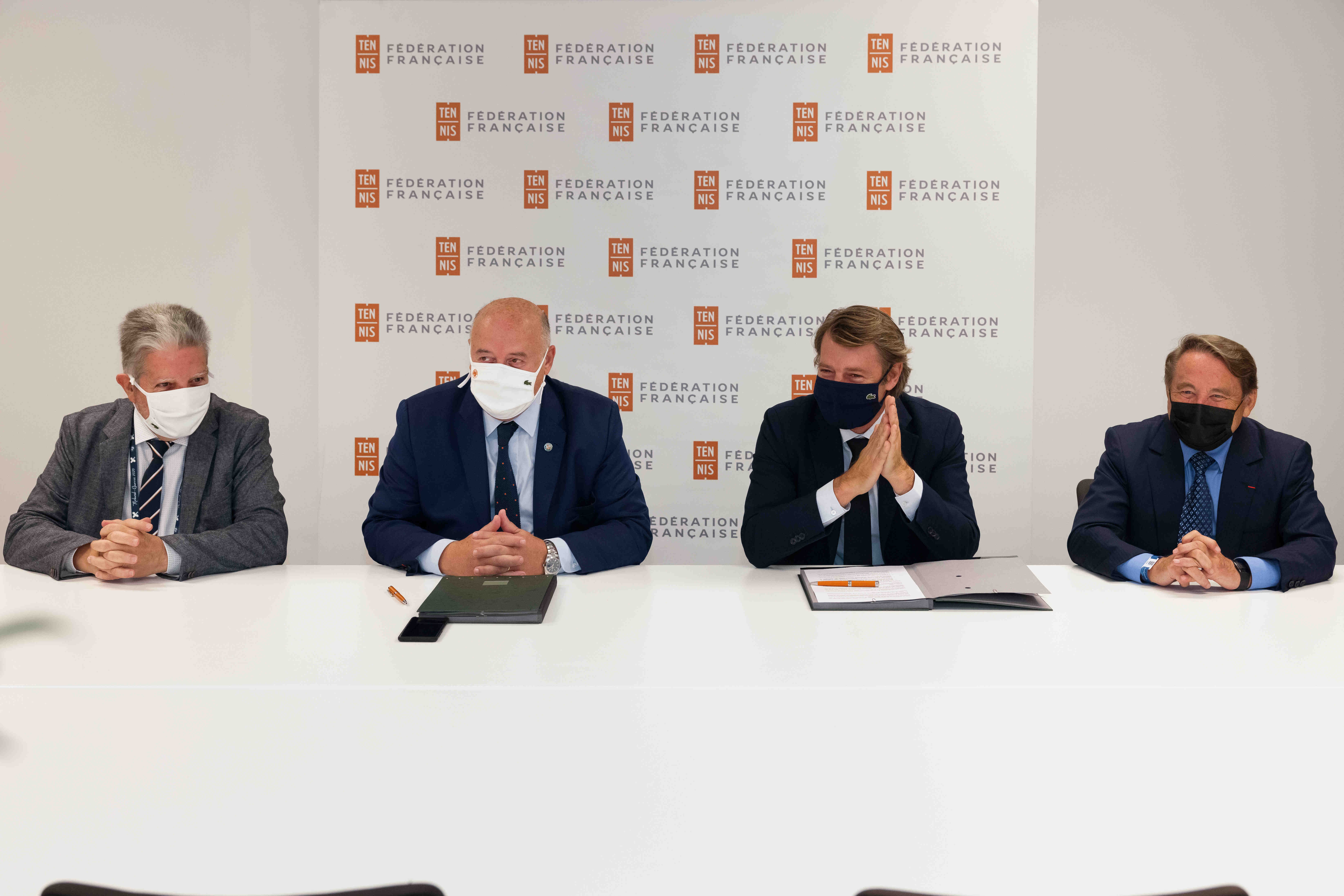 Alain FISCHER, Secrétaire Général de la FFT, Bernard GIUDICELLI, Président de la FFT, François BAROIN, Président de l'AMF, et André LAIGNET, 1er Vice-Président délégué de l'AMF, Roland-Garros 2020
