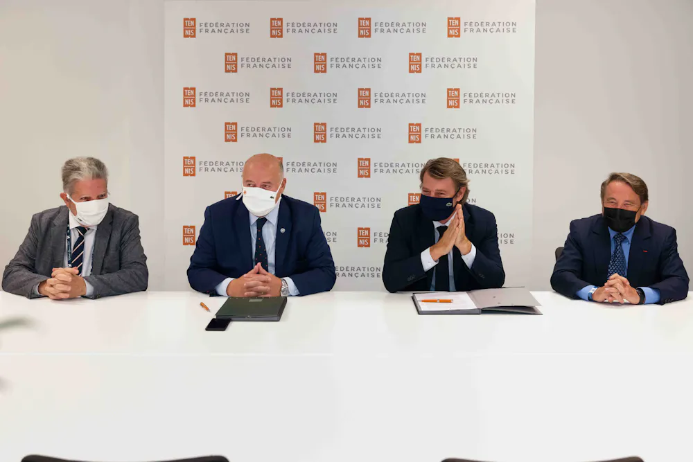 Alain FISCHER, Secrétaire Général de la FFT, Bernard GIUDICELLI, Président de la FFT, François BAROIN, Président de l'AMF, et André LAIGNET, 1er Vice-Président délégué de l'AMF, Roland-Garros 2020 Alain FISCHER, Secrétaire Général de la FFT, Bernard GIUDICELLI, Président de la FFT, François BAROIN, Président de l'AMF, et André LAIGNET, 1er Vice-Président délégué de l'AMF, Roland-Garros 2020