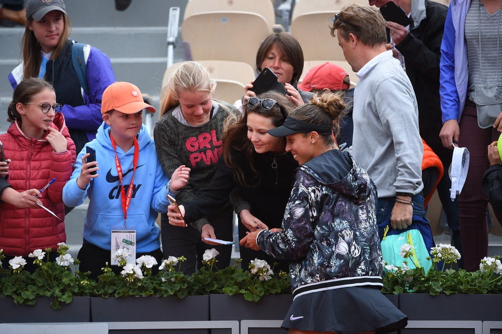 Madison Keys with fans Roland Garros 2019