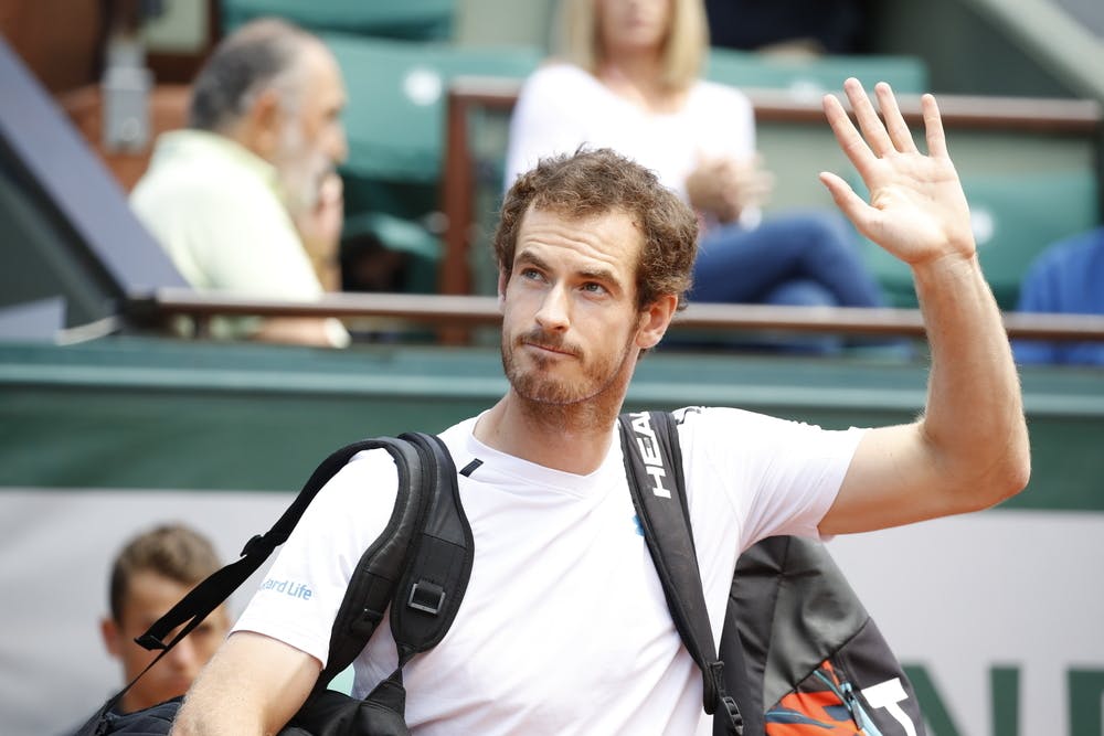 Andy Murray waving at Roland-Garros 2017
