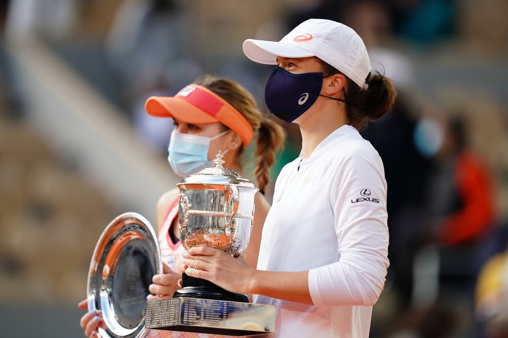 Iga Swiatek, Sofia Kenin, Roland Garros 2020, final, trophies