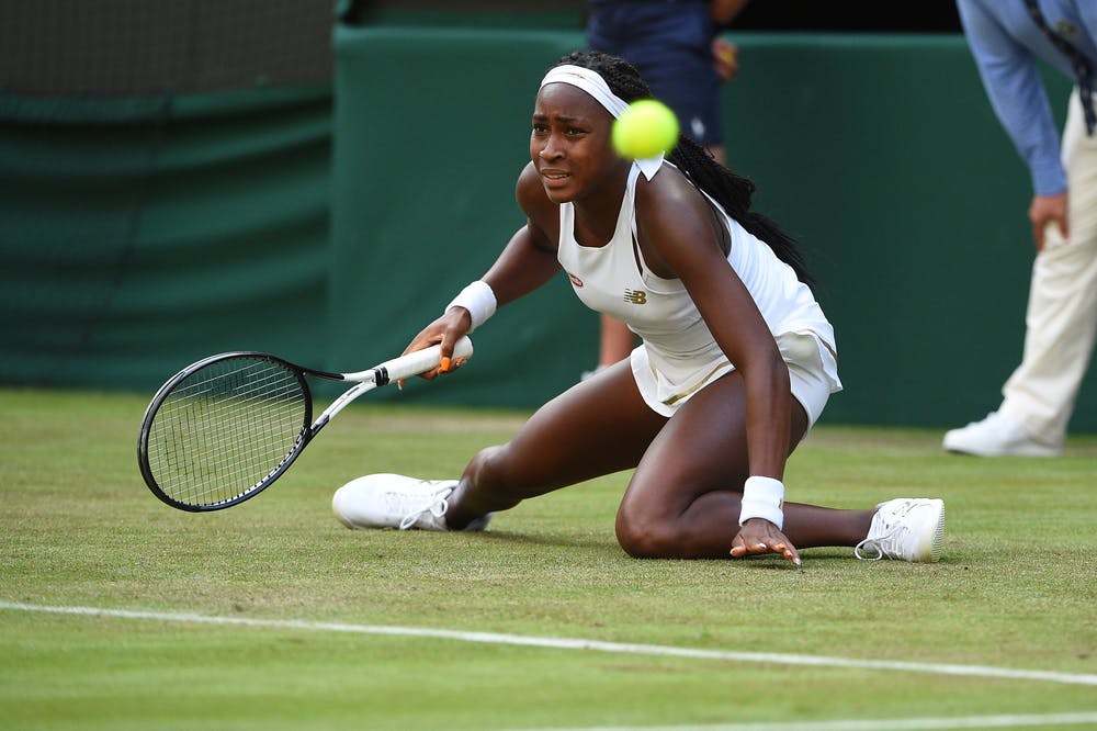 Cori Gauff doing the splits on the grass of Wimbledon 2019