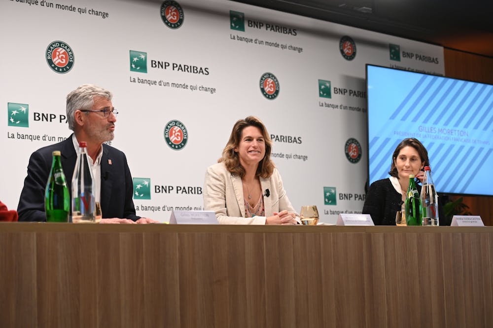 Gilles Moretton / Amélie Mauresmo / Amélie Oudéa-Castera durant la conférence de presse de présentation de Roland-Garros 2022