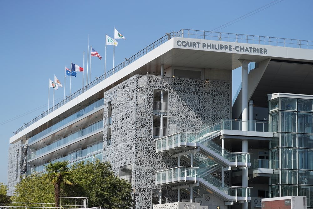 Flags on the Philippe-Chatrier Court