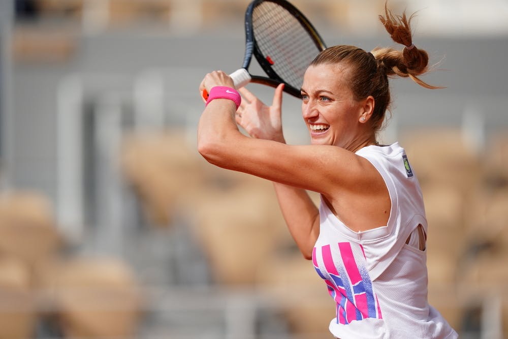 Kvitova and Siegemund move into last eight at French Open