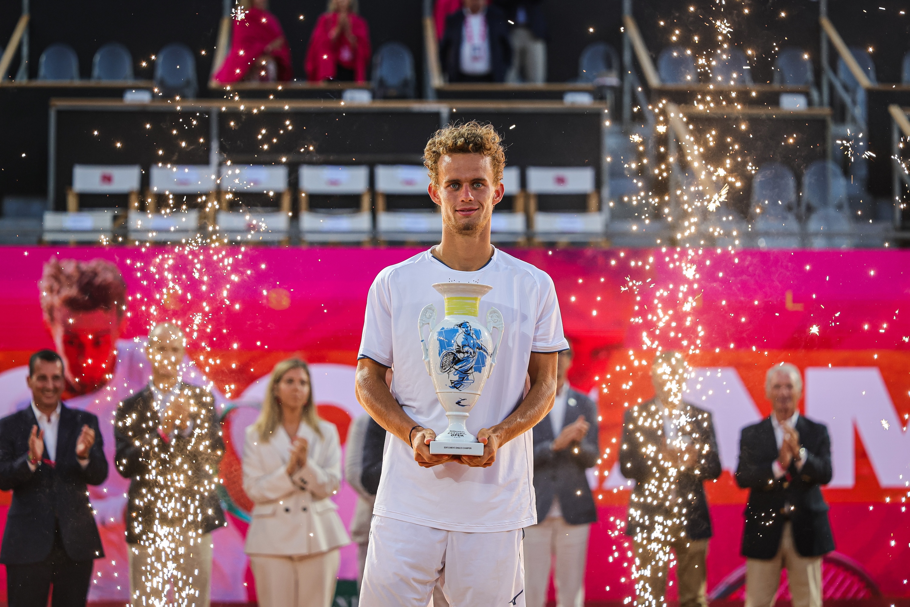 Luca Van Assche / Photocall trophée - ATP 250 Estoril