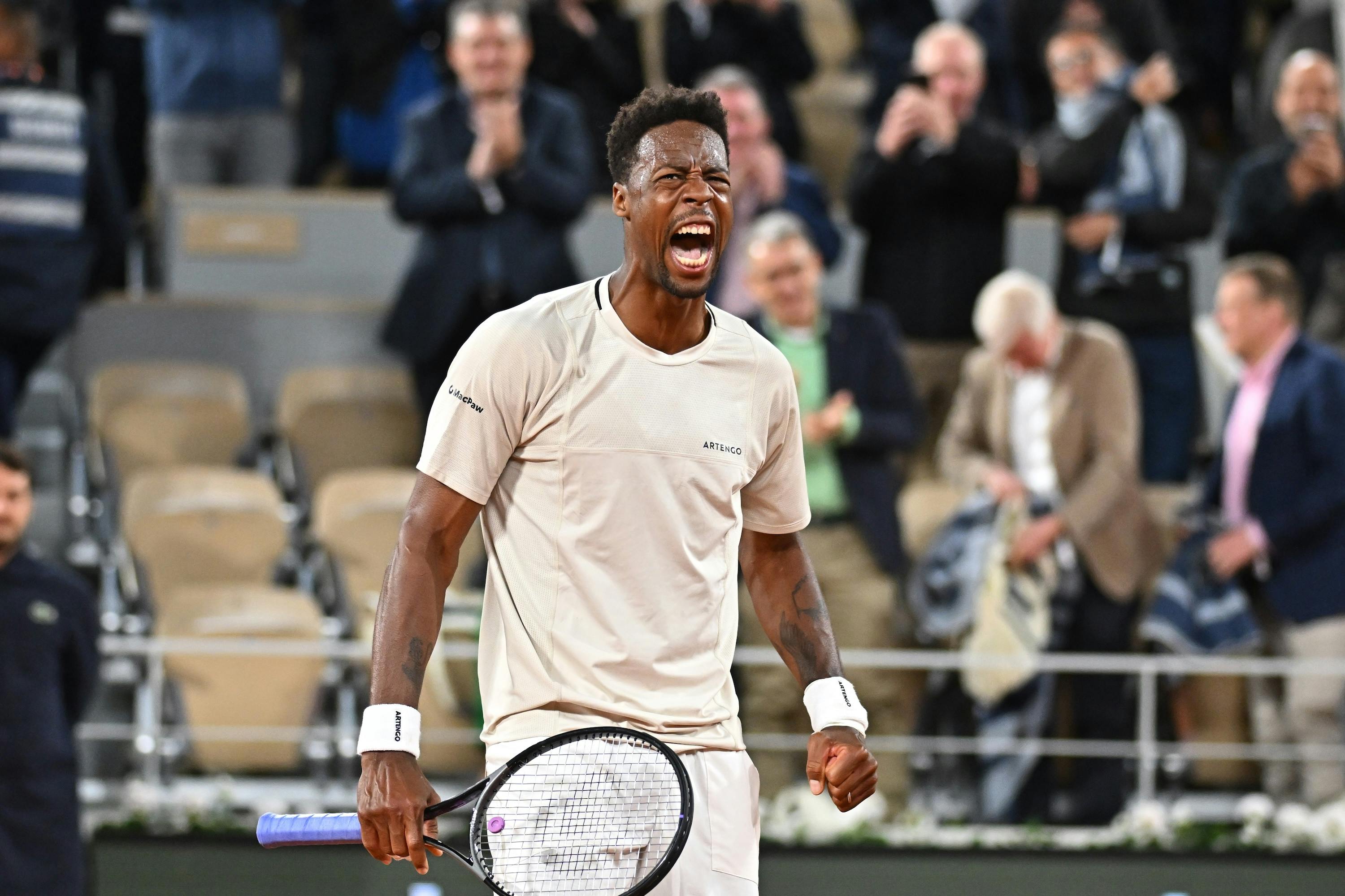 Monfils thrills under the Chatrier lights – again – Roland-Garros