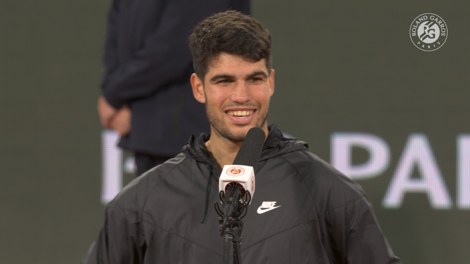 Carlos Alcaraz, on court, third round, Roland-Garros 2024