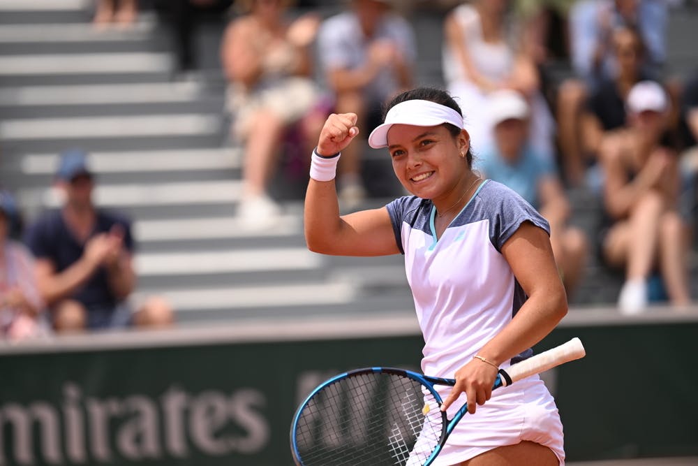 Lucciana Perez Alarcon, semi-final, girls'singles, Roland-Garros 2023
