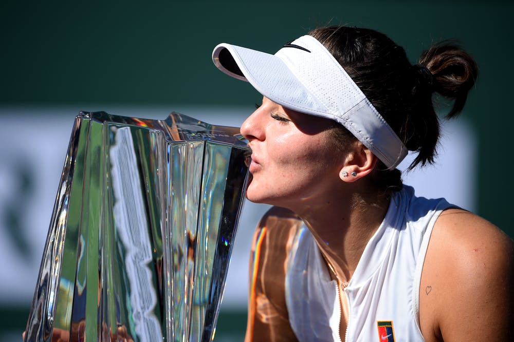 Bianca Andreescu kissing the Indian Wells 2019 trophy