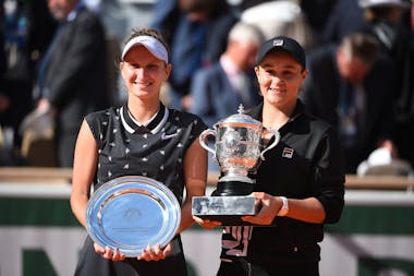 Barty & Vondrousova during the trophy ceremony at Roland-Garros 2019