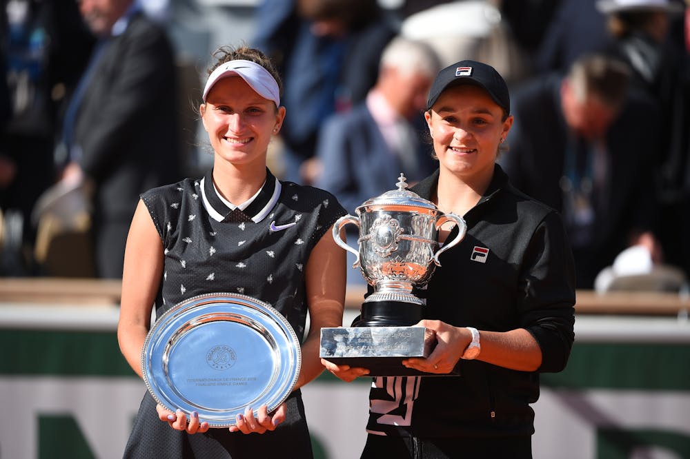 Barty & Vondrousova during the trophy ceremony at Roland-Garros 2019