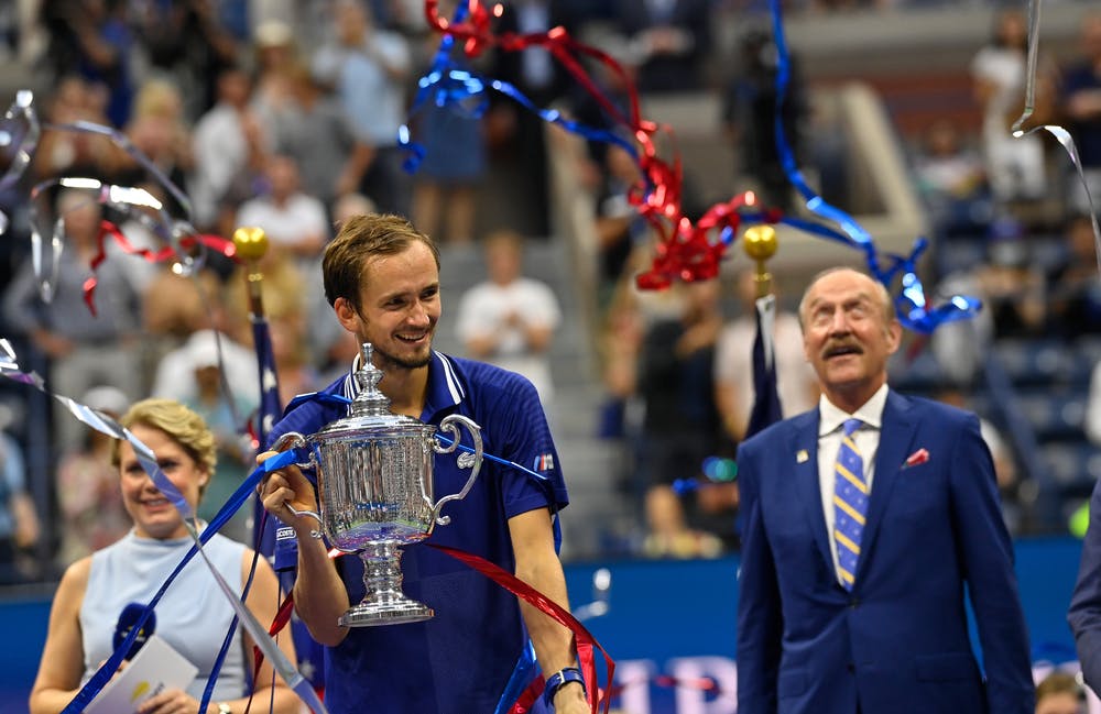 Daniil Medvedev posing with his US Open 2021 trophy in Flushing Meadows.