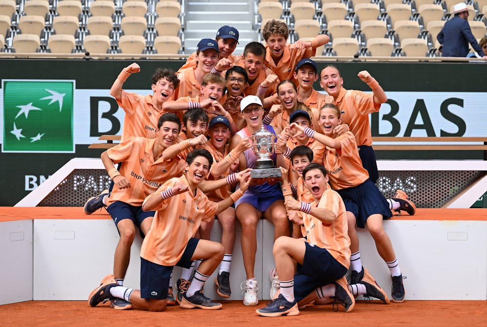 Iga Swiatek & les ramasseurs de balles / Roland-Garros 2024