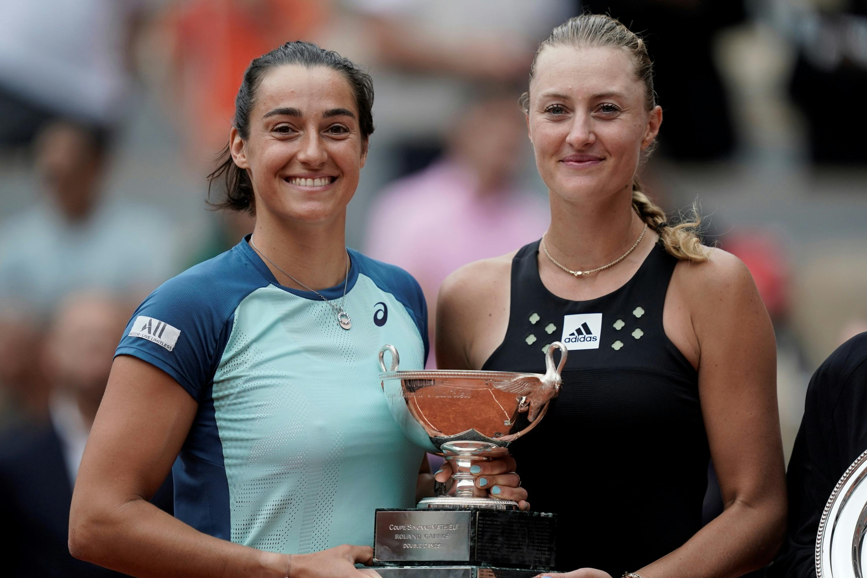 Caroline Garcia & Kristina Mladenovic / Remise des trophées, double dames, Roland-Garros 2022