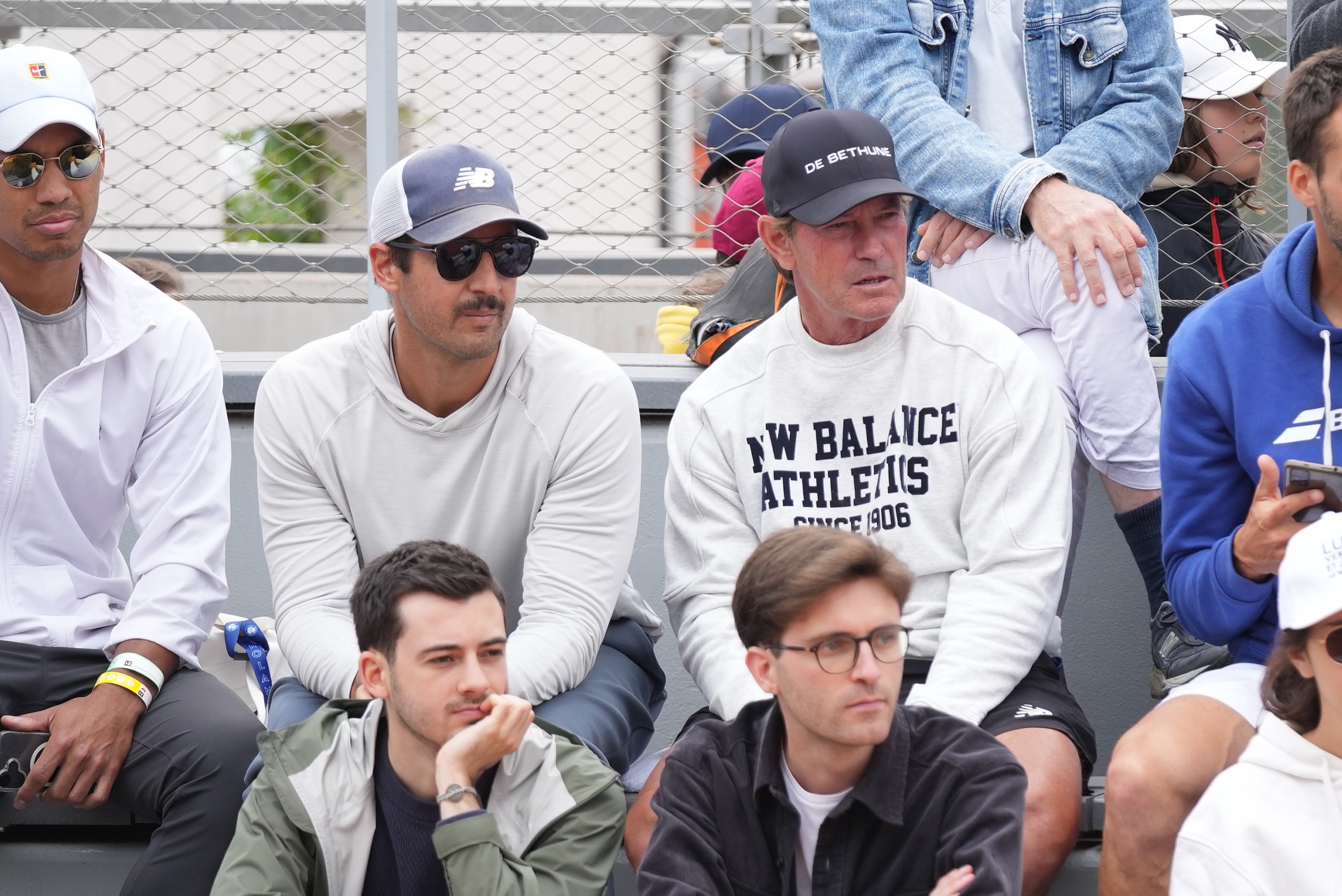 Brian Garber and Brad Stine watch Ethan Quinn during Roland-Garros 2025 second round qualifying 
