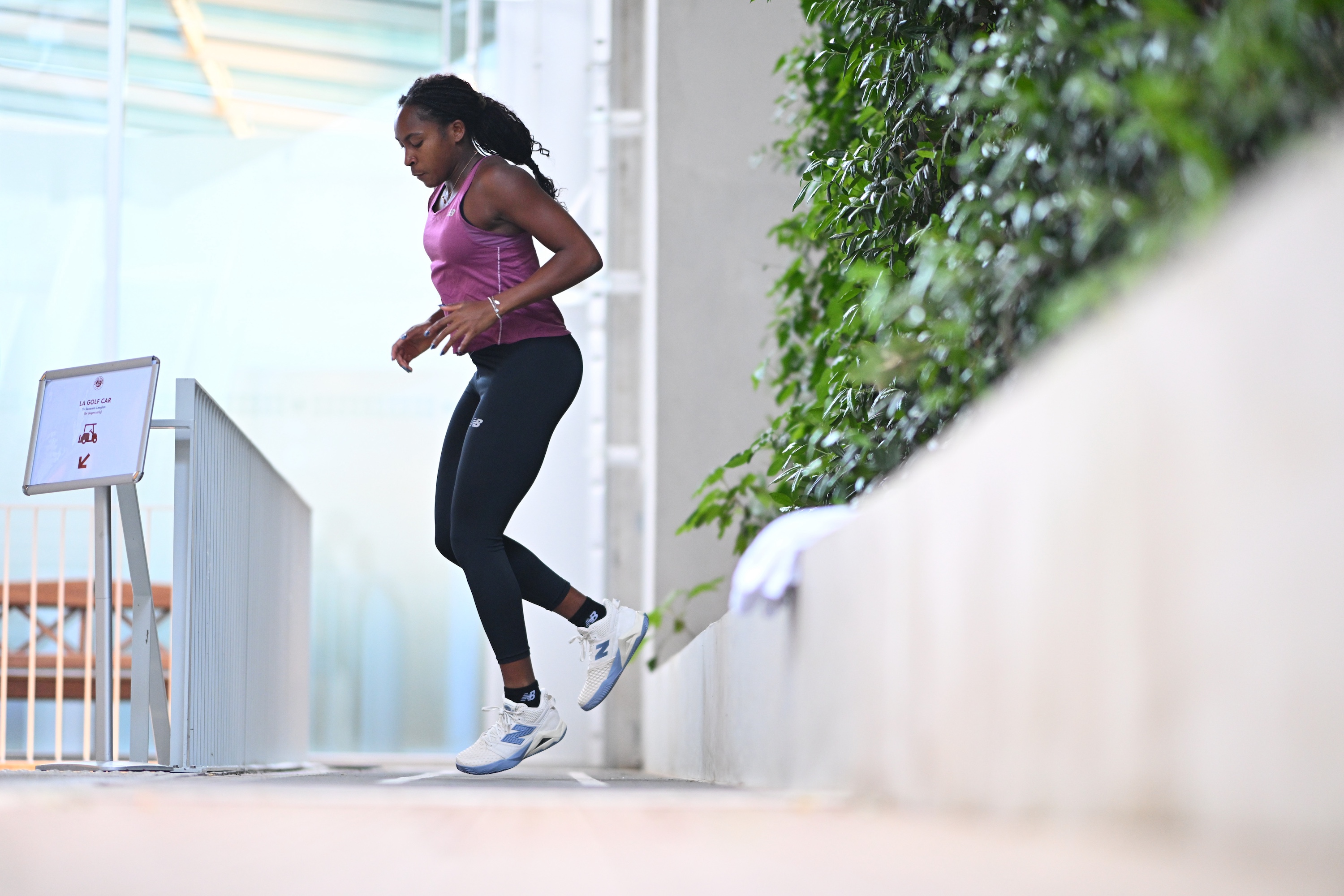 Coco Gauff warm-ups during her Roland-Garros 2025 preparation