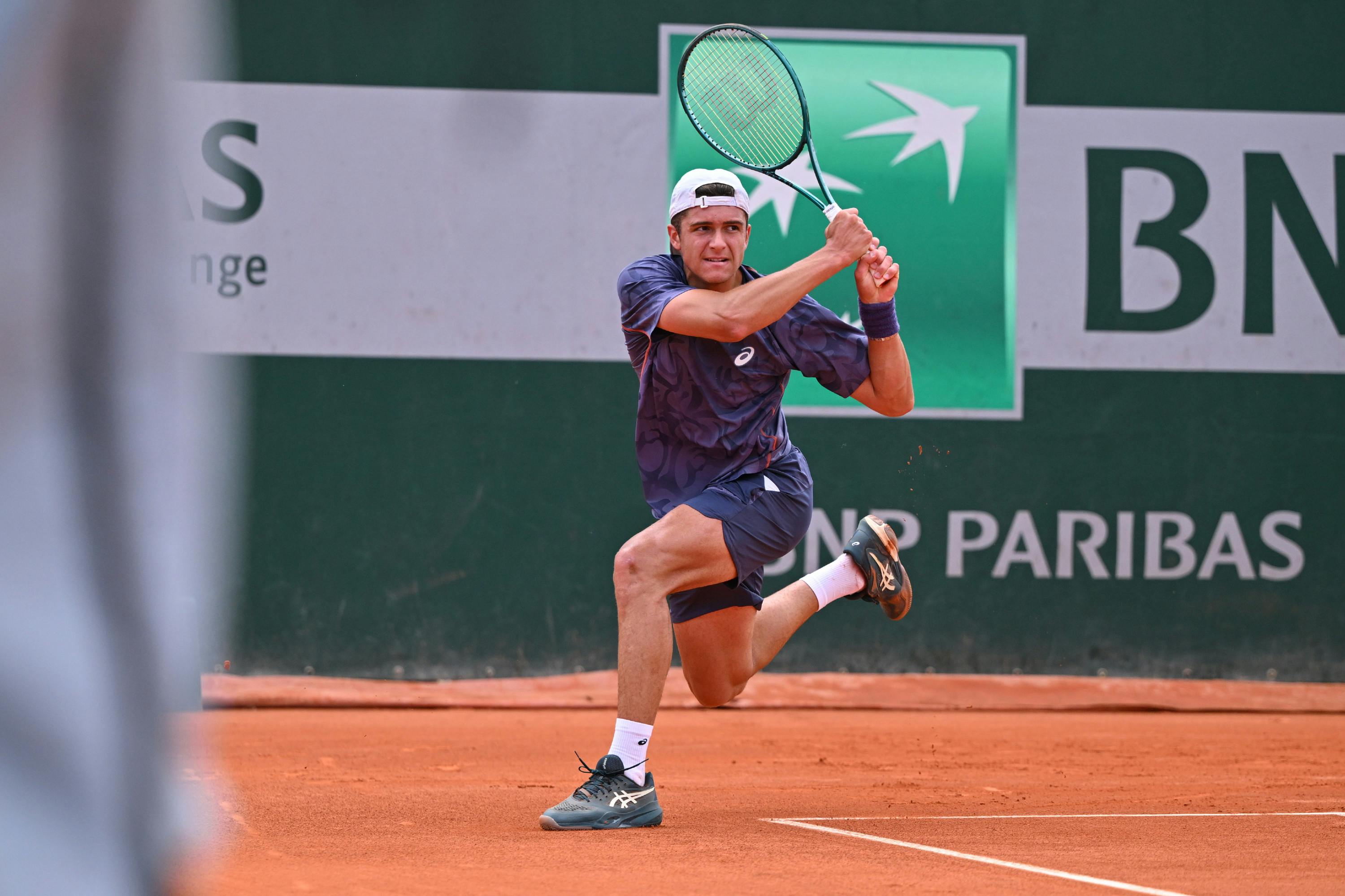 Alexander Vasilev boys' singles 2R RG2025