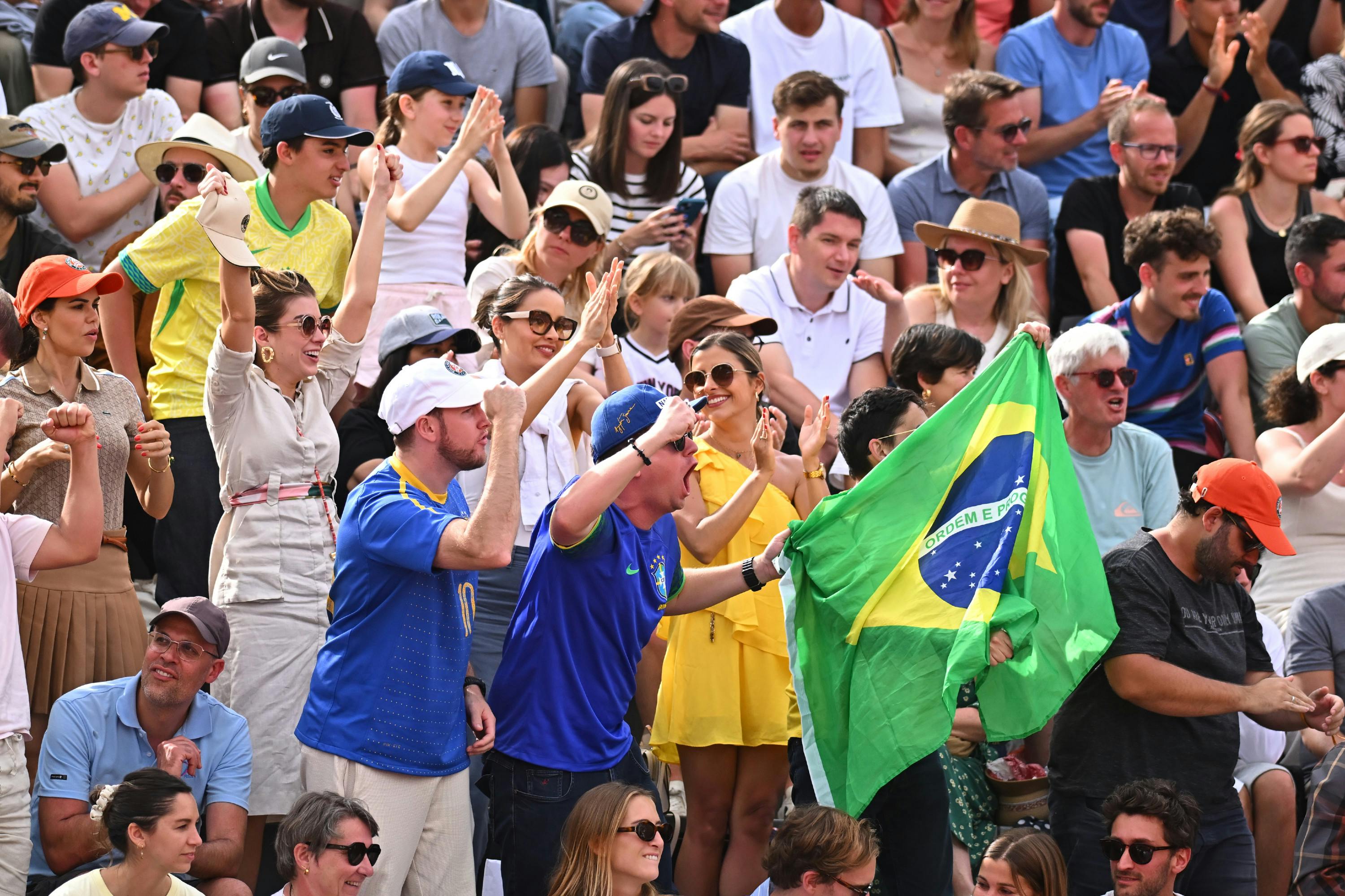 20250529_RG_CD_7930 Brazilian fans watching Joao Fonseca R2