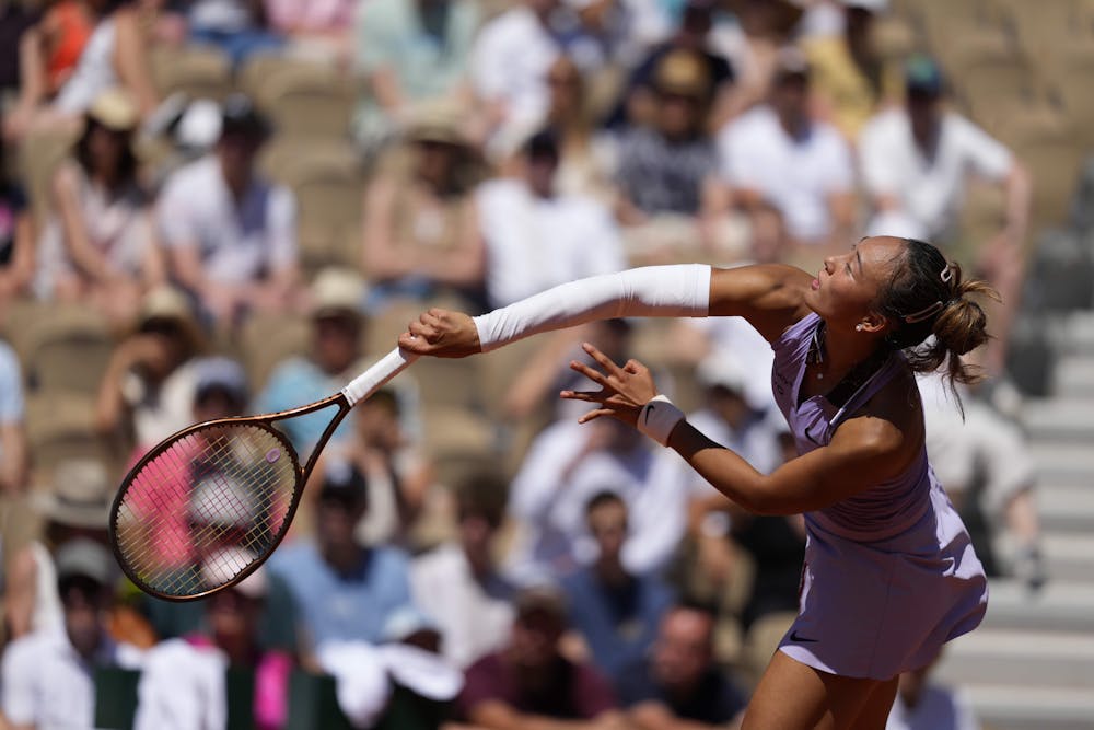Zheng Qinwen, Roland-Garros 2025, third round